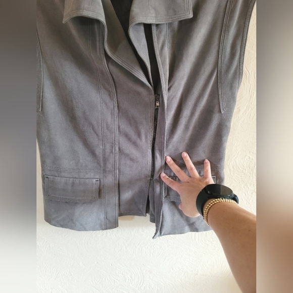 Vince, Cap Sleeve Nubuck Genuine Suede Leather‎ Vest , Size Small - Picture 10 of 13